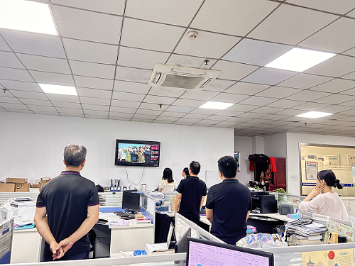 ?藤倉(cāng)自動(dòng)化組織全體人員觀看80周年閱兵